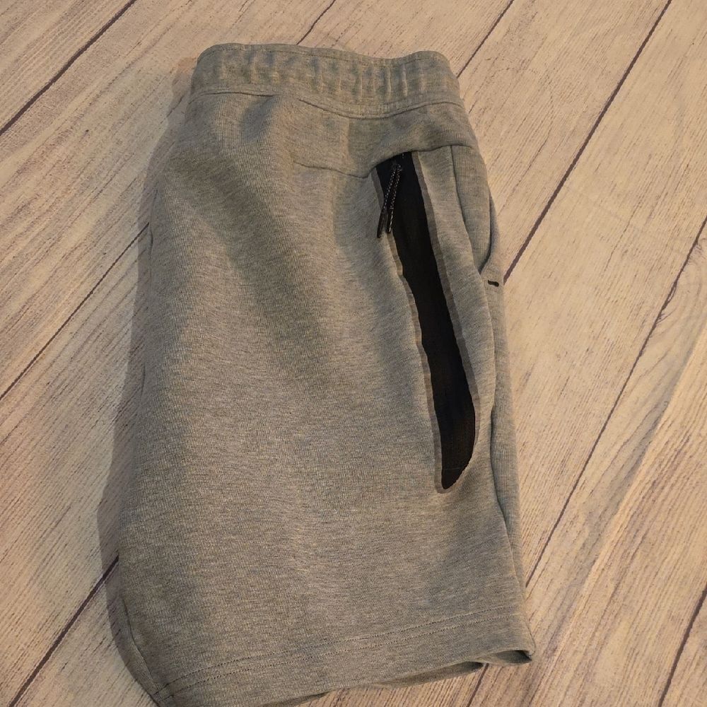Nike Men's Gray Shorts - Picture 4 of 5